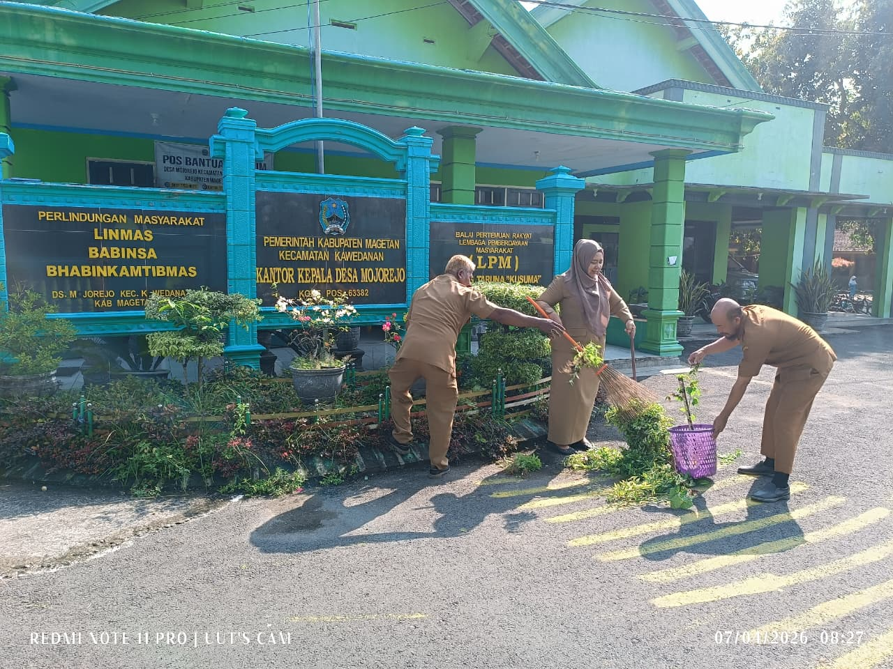 GERAKAN BERSIH LINGKUNGAN DESA MOJOREJO SELASA,07-04-2026