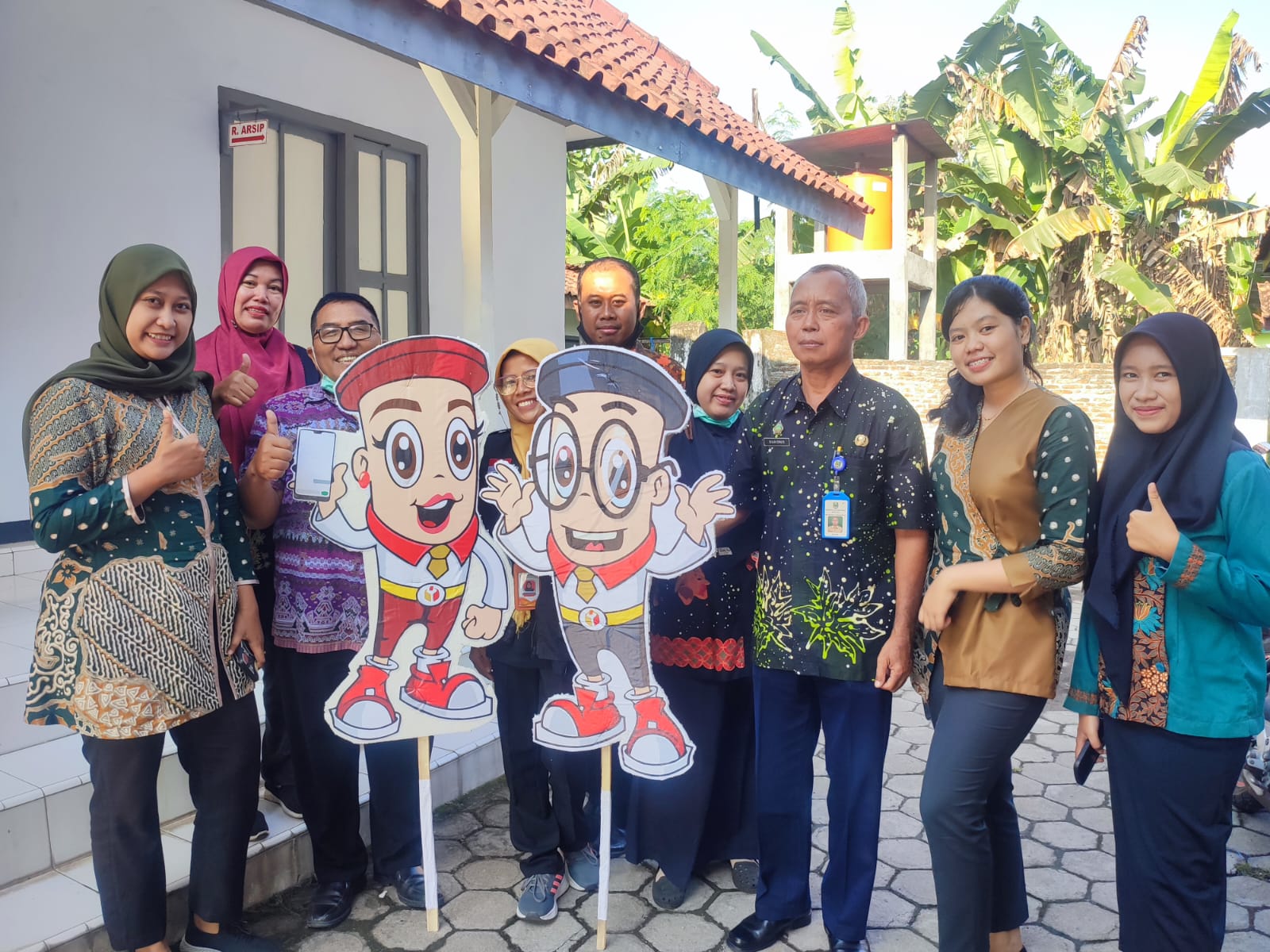 Keluarga Kantor Kelurahan Karangrejo Turut Serta Mensukseskan Pemilu 2024