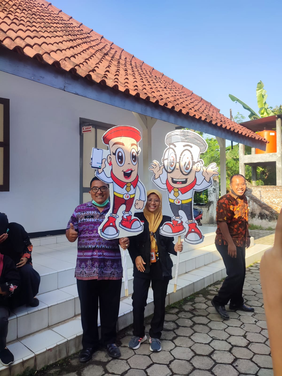 Keluarga Kantor Kelurahan Karangrejo Turut Serta Mensukseskan Pemilu 2024