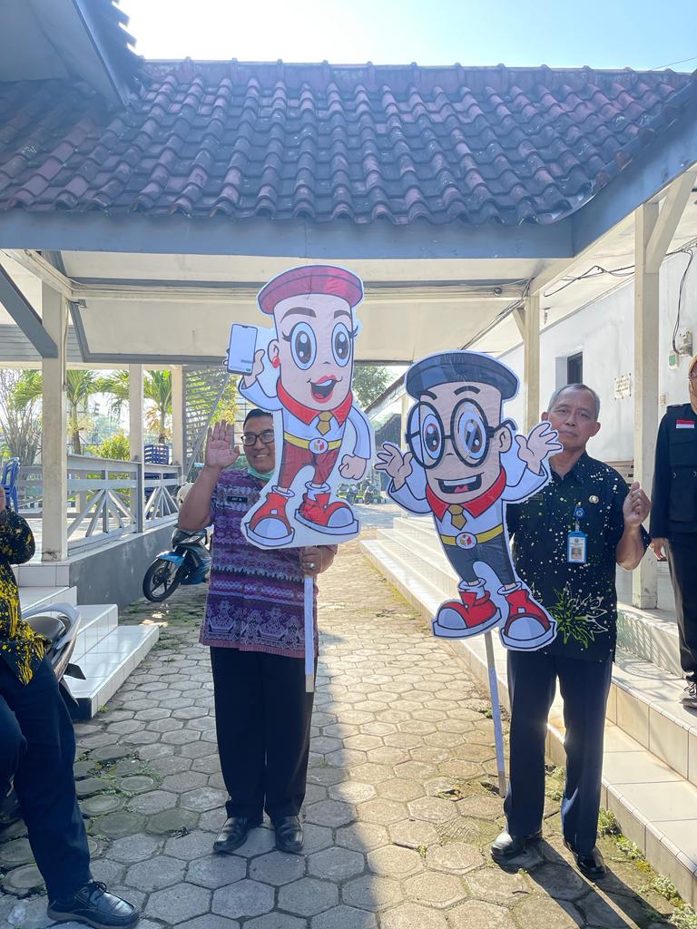 Keluarga Kantor Kelurahan Karangrejo Turut Serta Mensukseskan Pemilu 2024