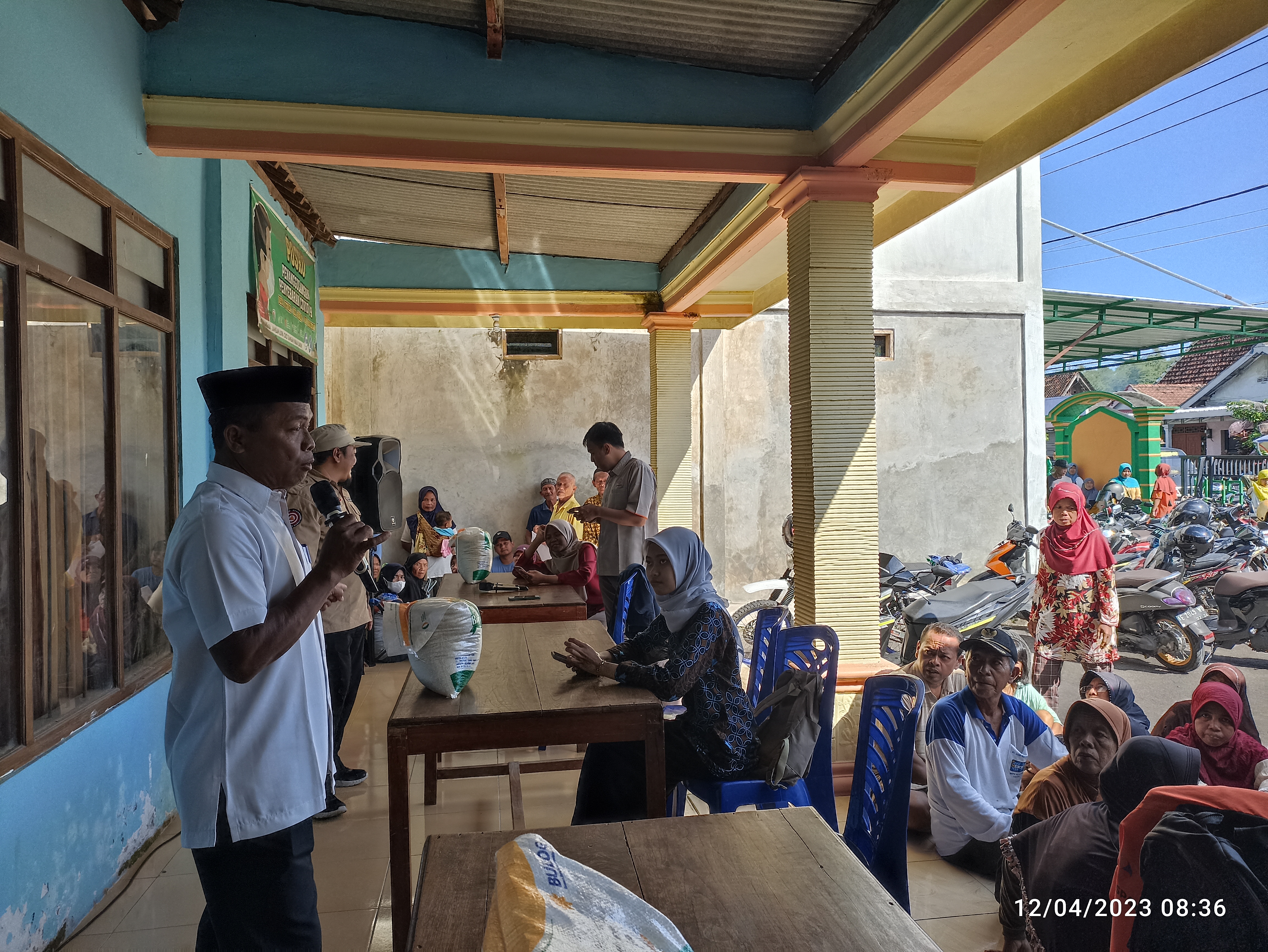 Penyaluran Bantuan Sosial Beras 10 Kg Bulog