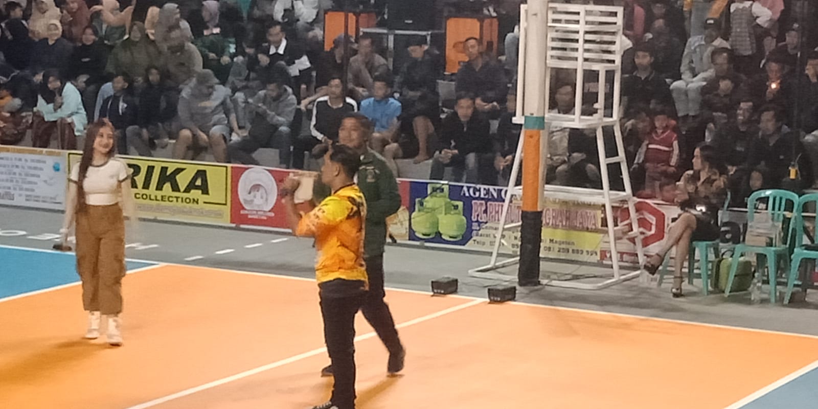 KEGIATAN OLAH RAGA BOLA VOLLY KARANG TARUNA DESA SUMBERSAWIT