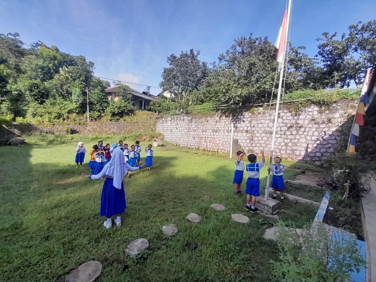 Upacara bendera TK Dharma wanita 2  setiap hari Senin, sebagai wujud cinta tanah air