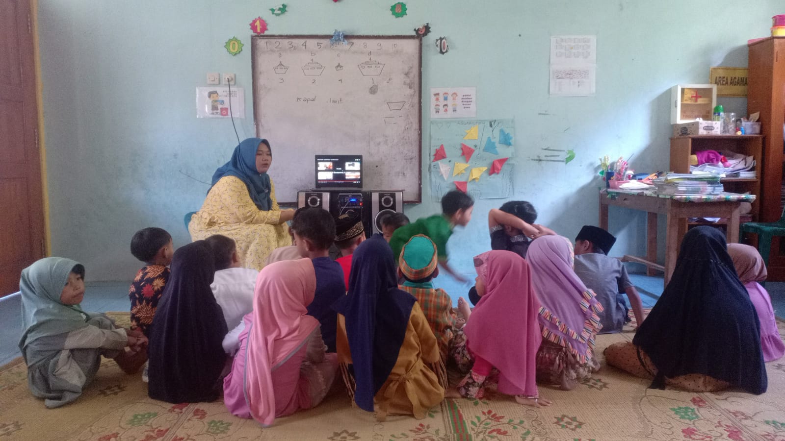 Kegiatan TK Dharma wanita 2 dibulan Ramadan Melihat Video kisah-kisah Nabi