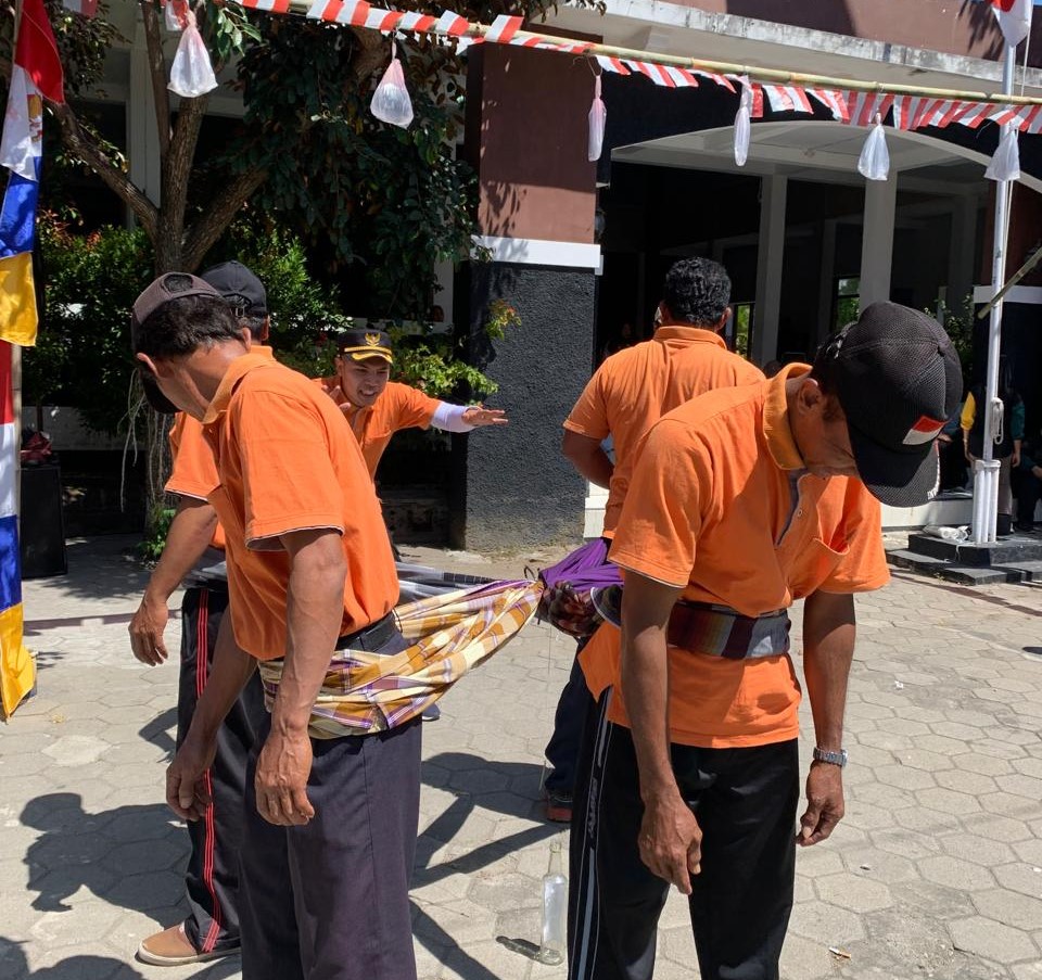 Perangkat Desa Sumberdodol Ikut Dalam Meriahkan Lomba 17 Agustus