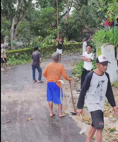 Kerja Bakti Bersama RT 1,4 dan 5 Warga Desa Garon