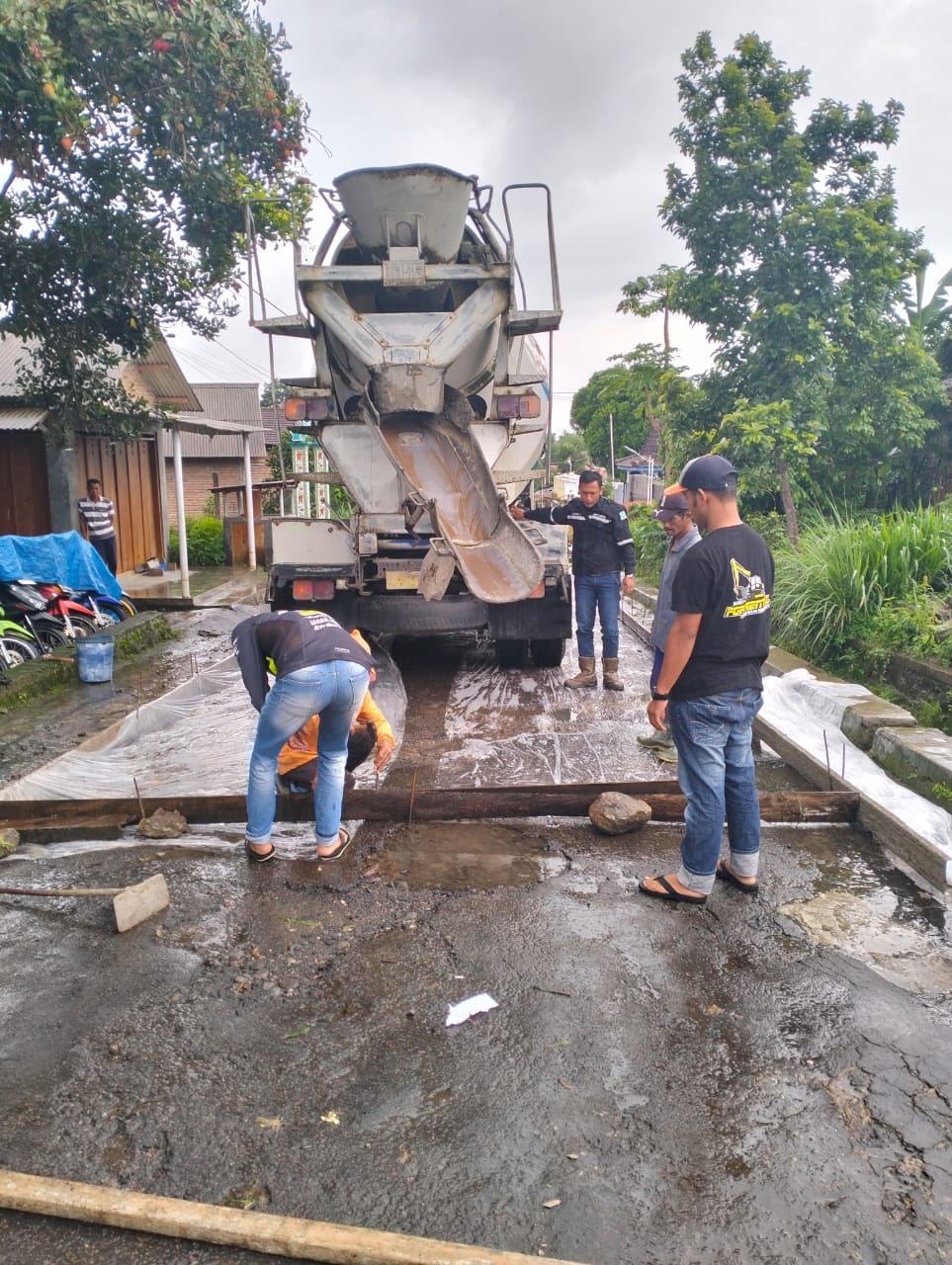 Pengecoran Jalan utama Dusun Batang