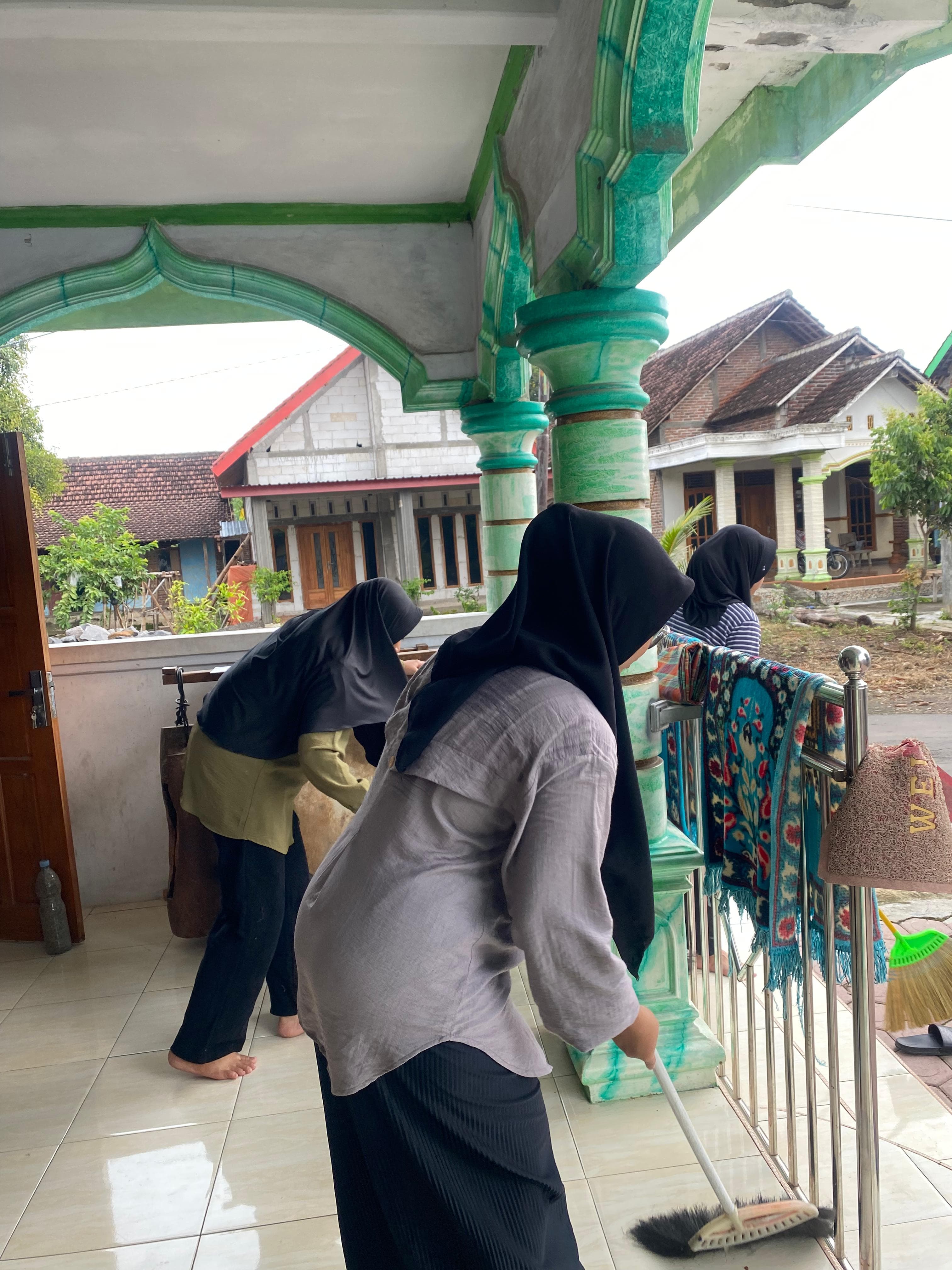Pembersihan musholla di desa Mangunrejo
