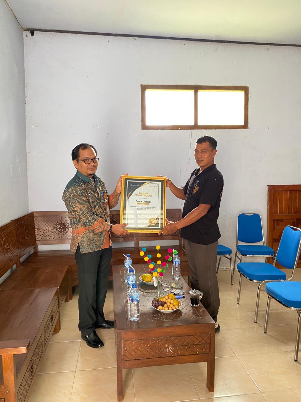 PENERIMAAN PENGHARGAAN 10 BESAR DESA CANTIK PROVINSI JAWA TIMUR