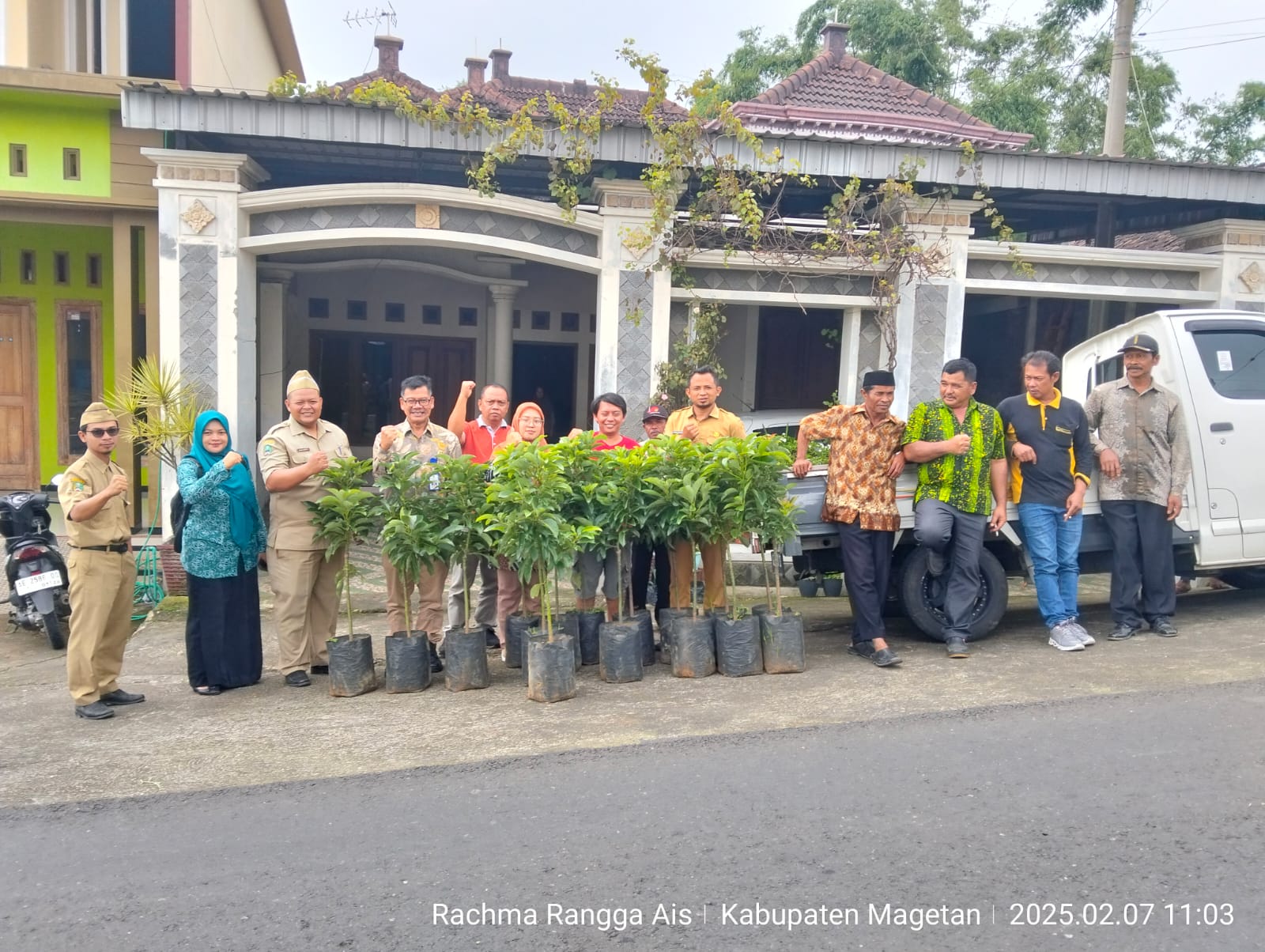 GERAKAN MENANAM POHON PERANGKAT DESA BARU