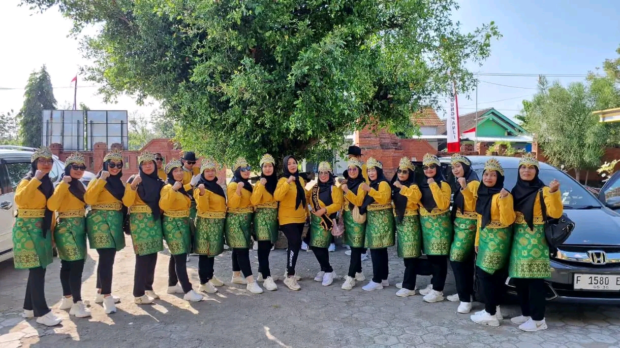 TIM PKK DESA KEDUNGPANJI DALAM ACARA LOMBA BARIS KECAMATAN LEMBEYAN 2025