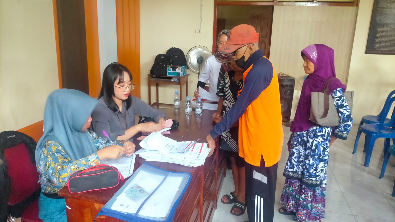 Penyaluran bantuan PKH