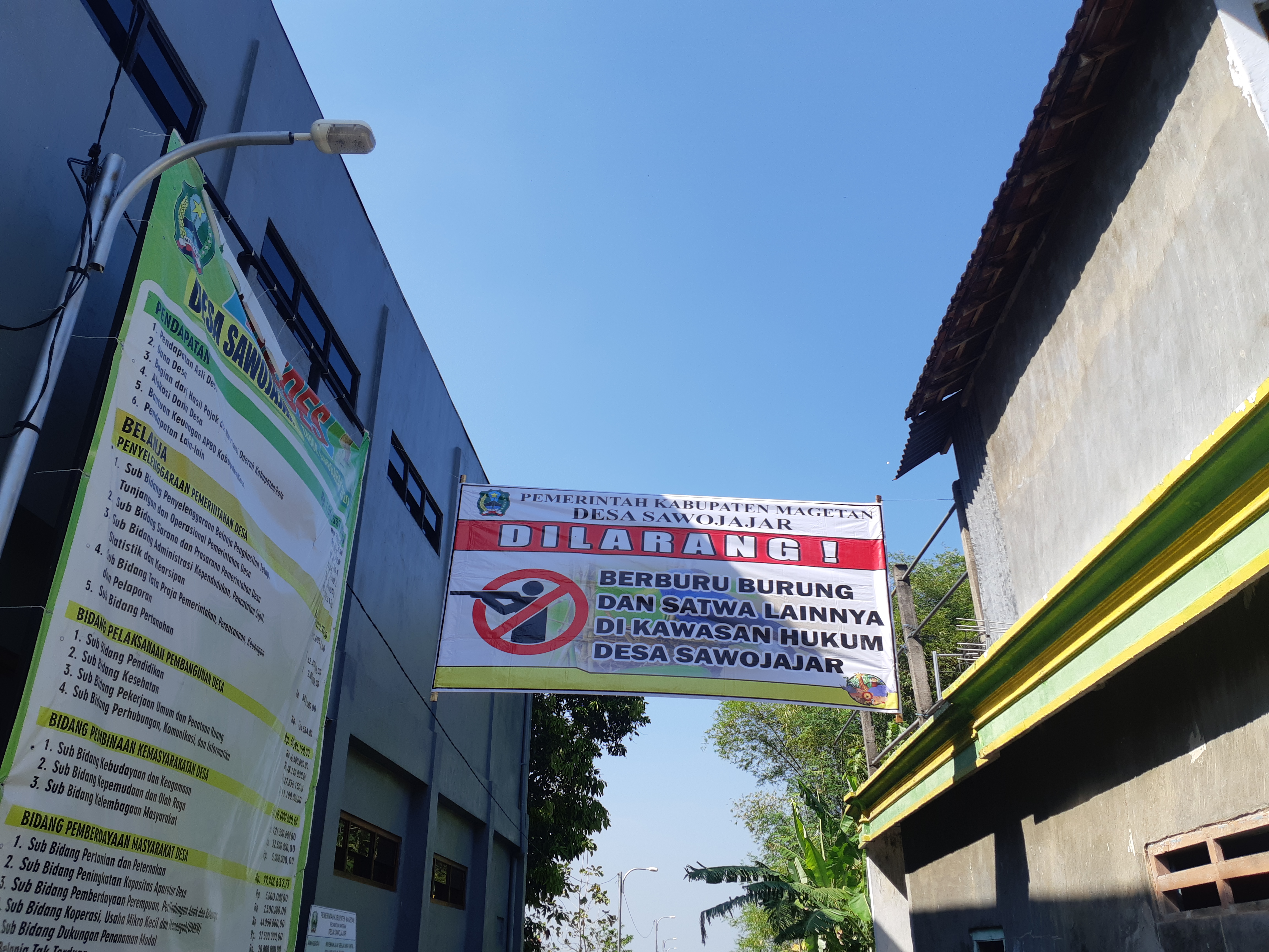 LARANGAN BERBURU DI WILAYAH DESA SAWOJAJAR